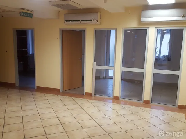 Kiadó kereskedelmi és ipari ingatlan Nyíregyháza, Szarvas utca 13 130 nm