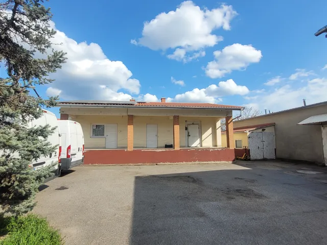Eladó kereskedelmi és ipari ingatlan Debrecen, Homokkert 720 nm