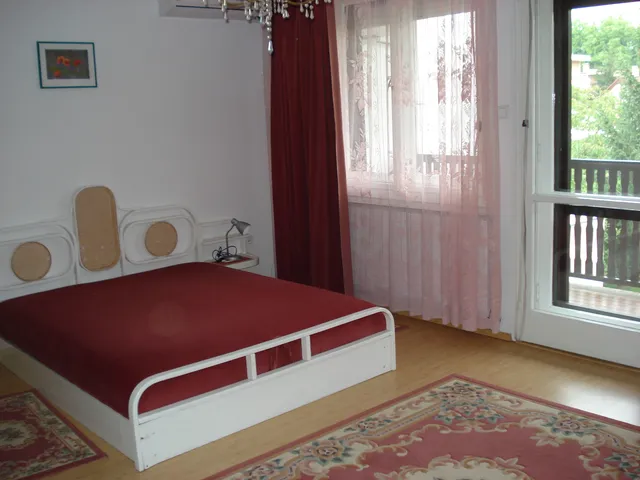 Kiadó ház Debrecen, Nagyerdei körút 200 nm