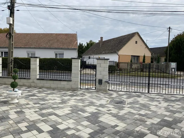 Eladó ház Dombóvár, 7200 110 nm