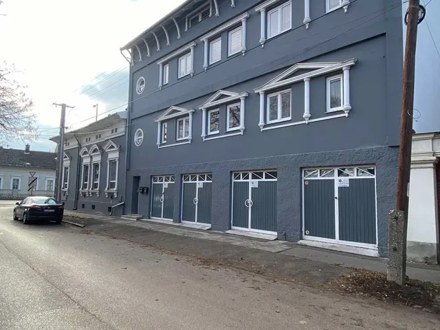 Kiadó garázs Szeged, Felsőváros 20 nm