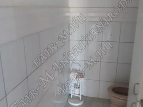 Kiadó kereskedelmi és ipari ingatlan Szentes 100 nm