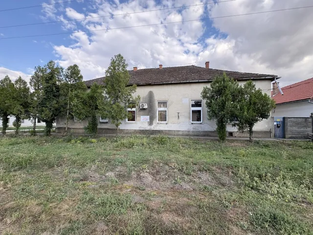 Eladó ház Földeák, Béke utca 357 nm