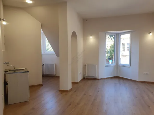 Kiadó kereskedelmi és ipari ingatlan Szentes 30 nm