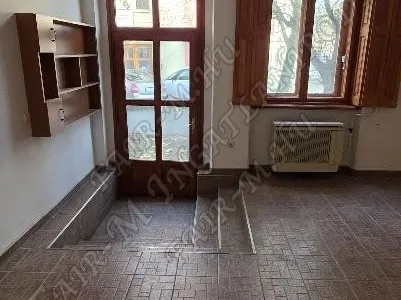 Eladó kereskedelmi és ipari ingatlan Hódmezővásárhely, Belváros 48 nm