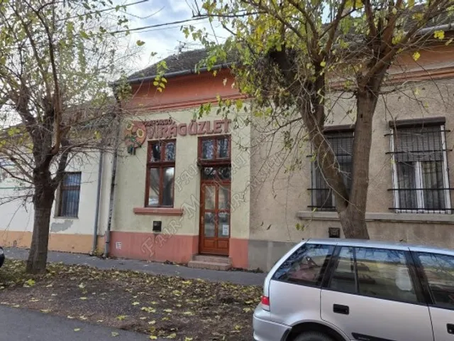 Eladó kereskedelmi és ipari ingatlan Hódmezővásárhely, Belváros 48 nm