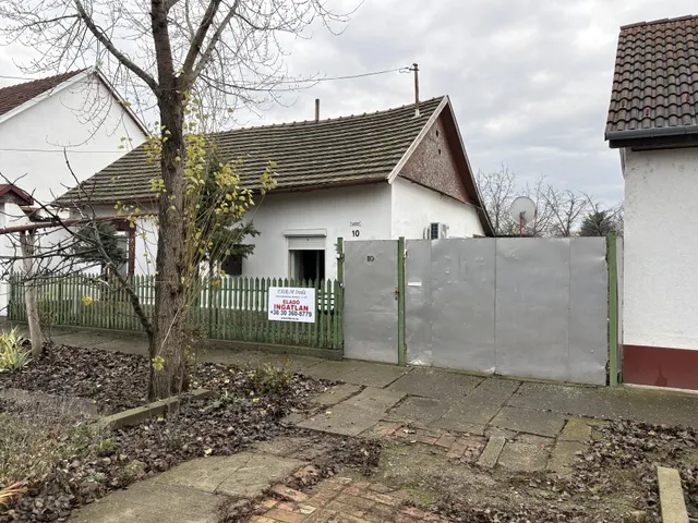 Eladó ház Hódmezővásárhely, Csúcs 63 nm