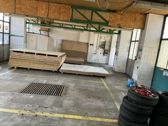 Eladó kereskedelmi és ipari ingatlan Hódmezővásárhely 200 nm