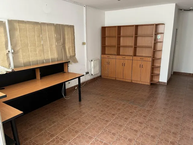 Eladó kereskedelmi és ipari ingatlan Hódmezővásárhely 200 nm