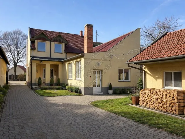 Eladó ház Hódmezővásárhely 220 nm