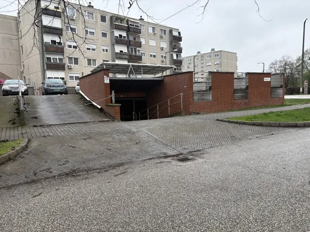 Eladó garázs Hódmezővásárhely, Belváros 750 nm