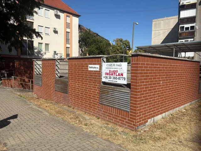 Eladó garázs Hódmezővásárhely, Belváros 750 nm
