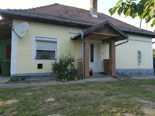 Eladó ház Jákó 61 nm