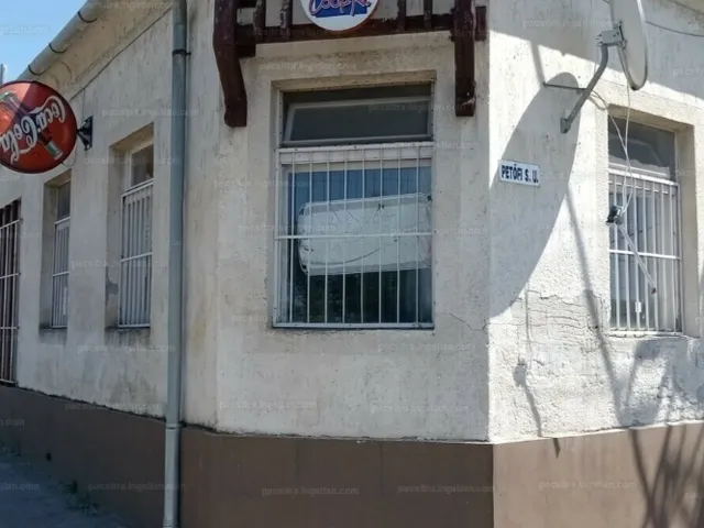 Eladó ház Szabadi, Petőfi Sándor utca 2 300 nm