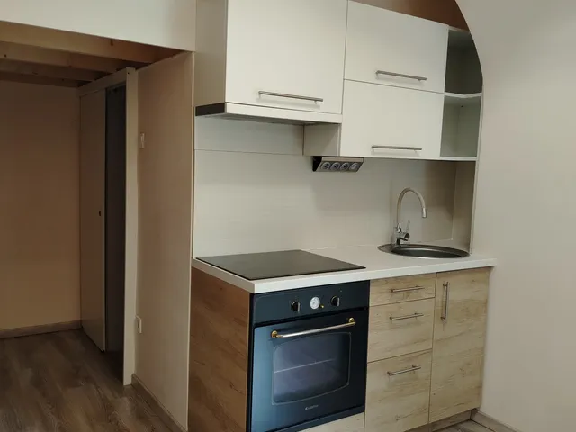 Eladó kereskedelmi és ipari ingatlan Kaposvár, Toponár, Toponári út 33 18 nm