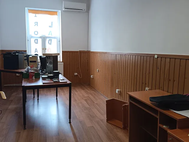 Eladó kereskedelmi és ipari ingatlan Kaposvár 130 nm