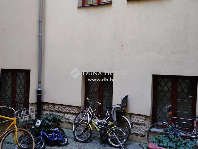 Eladó kereskedelmi és ipari ingatlan Budapest VI. kerület 186 nm