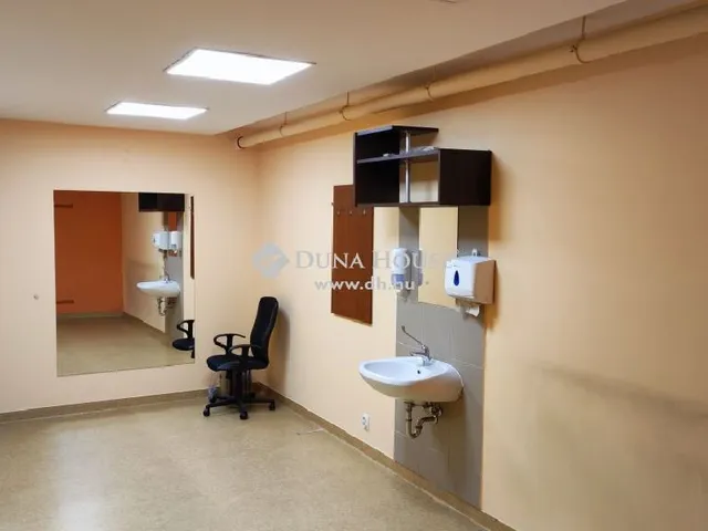 Eladó kereskedelmi és ipari ingatlan Budapest VI. kerület 186 nm