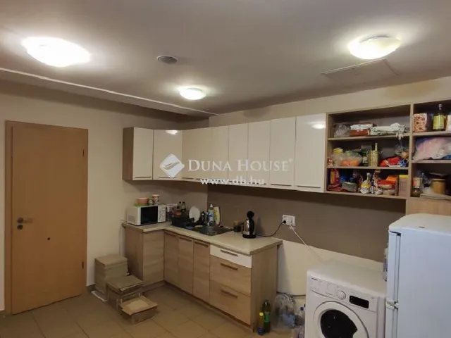 Eladó kereskedelmi és ipari ingatlan Budapest VI. kerület 186 nm