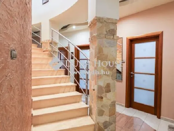 Eladó ház Budapest XVIII. kerület 336 nm
