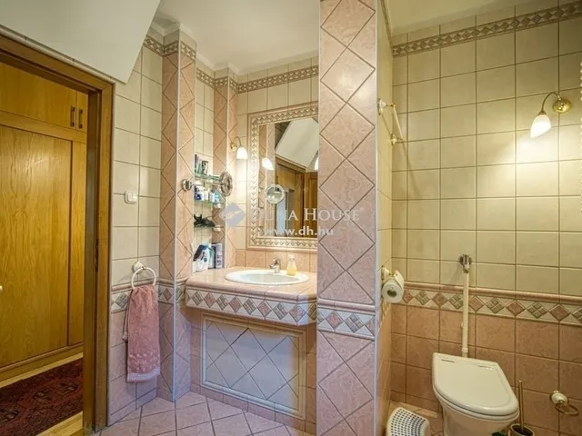 Eladó ház Budapest XVIII. kerület 304 nm