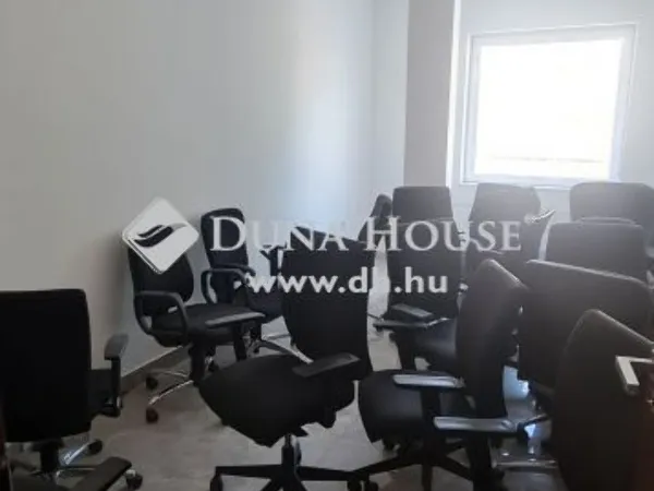 Kiadó kereskedelmi és ipari ingatlan Budapest XX. kerület 330 nm