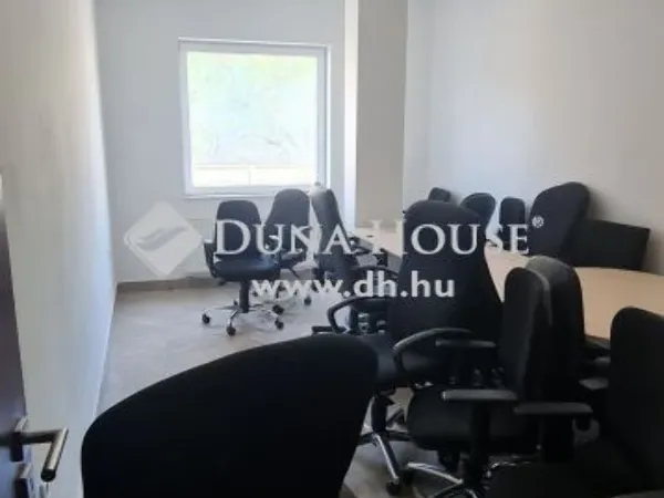 Kiadó kereskedelmi és ipari ingatlan Budapest XX. kerület 330 nm