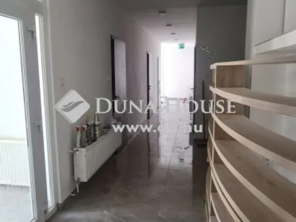 Kiadó kereskedelmi és ipari ingatlan Budapest XX. kerület 330 nm