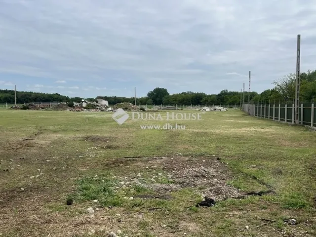 Eladó telek Vecsés 10000 nm