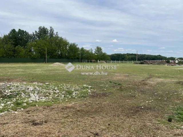 Eladó telek Vecsés 10000 nm