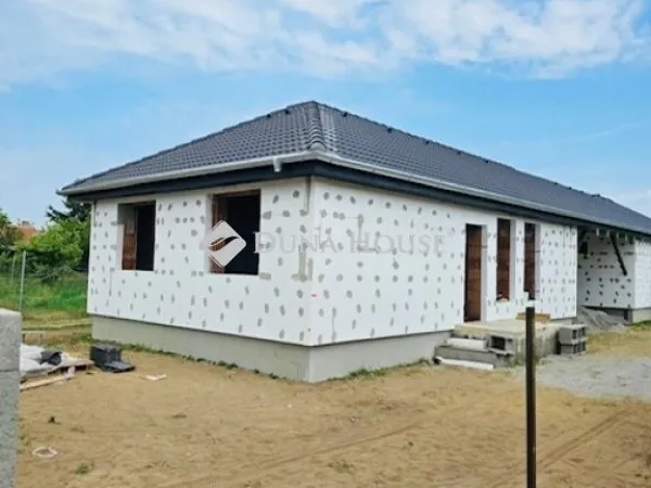 Eladó ház Dánszentmiklós 96 nm