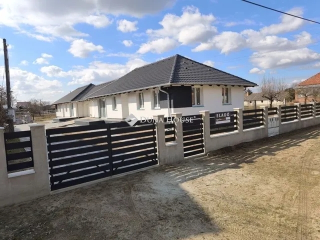 Eladó ház Hernád 94 nm