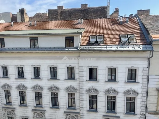 Eladó lakás Budapest VIII. kerület, II. János Pál pápa tér 72 nm