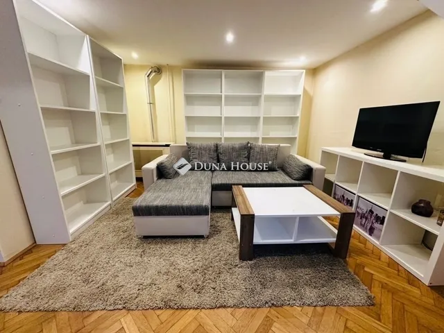 Eladó lakás Budapest VIII. kerület, II. János Pál pápa tér 76 nm