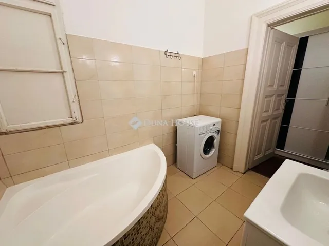 Eladó lakás Budapest VIII. kerület, II. János Pál pápa tér 76 nm