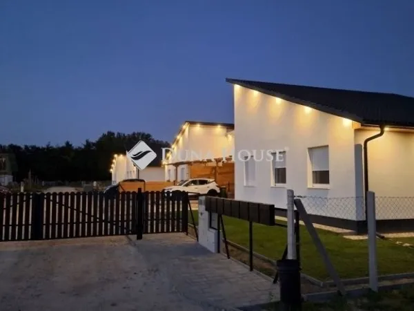 Eladó ház Hernád 96 nm