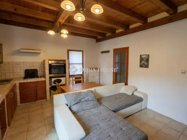 Eladó ház Felsőpakony 210 nm