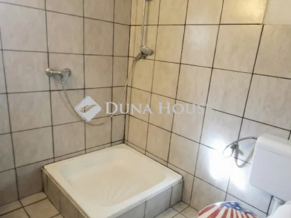 Eladó ház Felsőpakony 210 nm