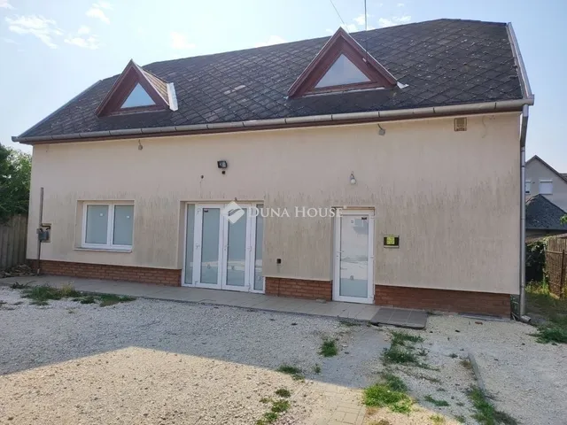 Eladó ház Gyál 265 nm
