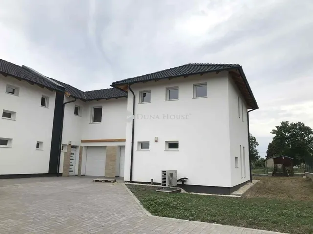 Eladó ház Herceghalom 106 nm