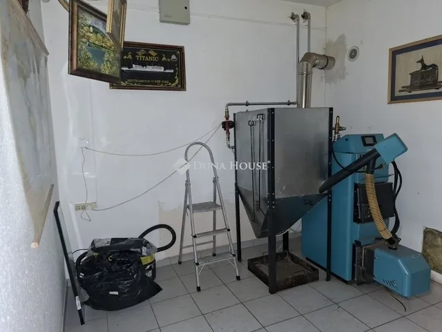 Eladó kereskedelmi és ipari ingatlan Pécel 950 nm