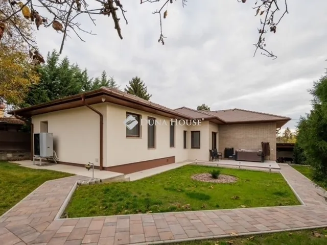 Eladó ház Budapest XVII. kerület 211 nm