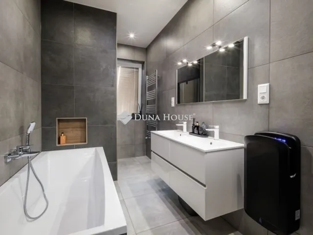 Eladó ház Budapest XVII. kerület 211 nm