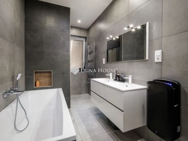 Eladó ház Budapest XVII. kerület 211 nm