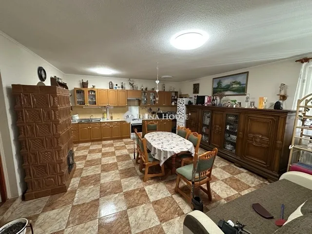 Eladó ház Örkény 185 nm