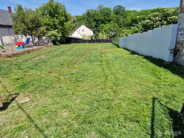 Eladó telek Takácsi 592 nm