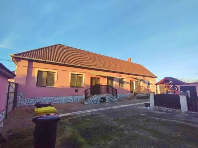 Eladó ház Maklár 120 nm