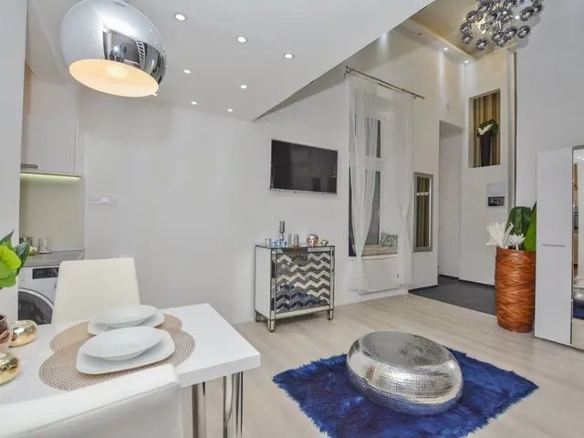 Eladó lakás Budapest VI. kerület, Izabella utca 30 nm