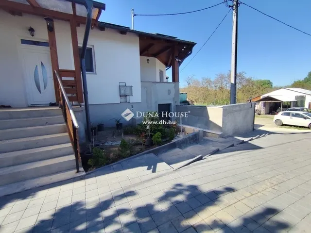 Eladó lakás Ócsa 77 nm