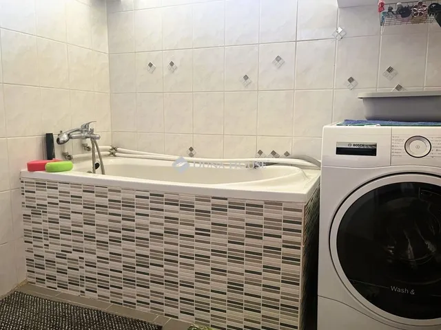 Eladó kereskedelmi és ipari ingatlan Bugyi 120 nm